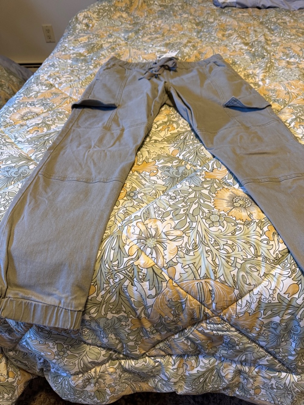 Womens Olive Green Cargo Jogger Pants - Casual Utility Style